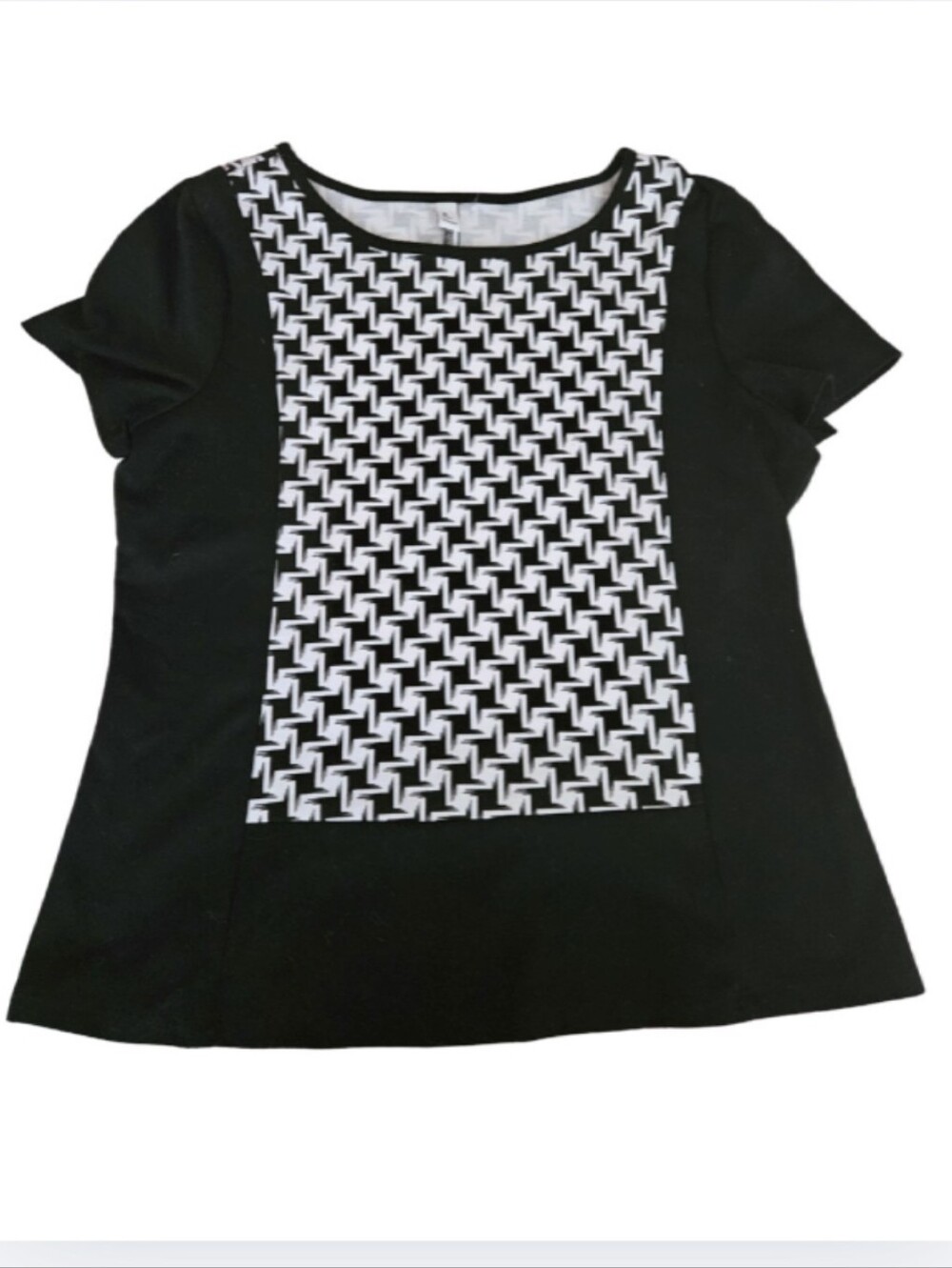 Black Short-Sleeve Stretch Top with White Geometric Front | M | 🇨🇦